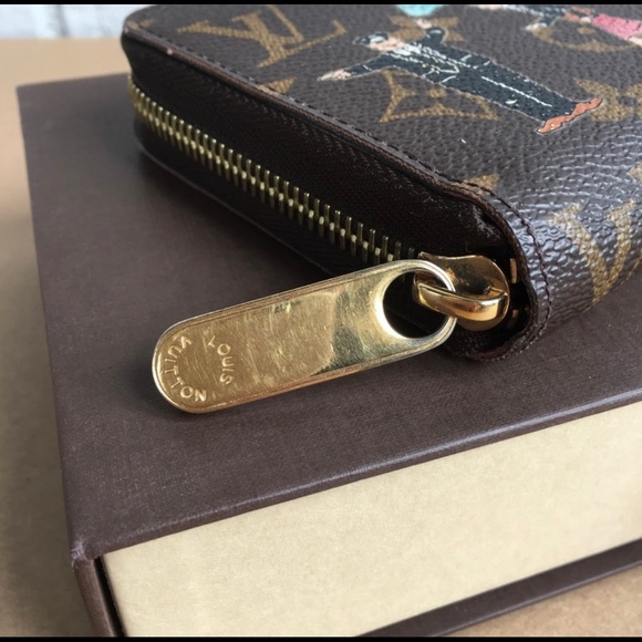 💯% Authentic Louis Vuitton Monogram Zip Wallet - Picture 9 of 16